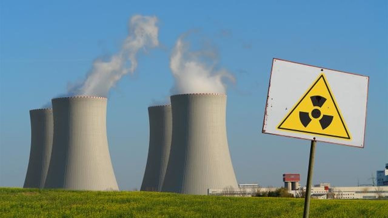 Belçika'da nükleer reaktörlerin kapatılmaması için hükümete dava açıldı