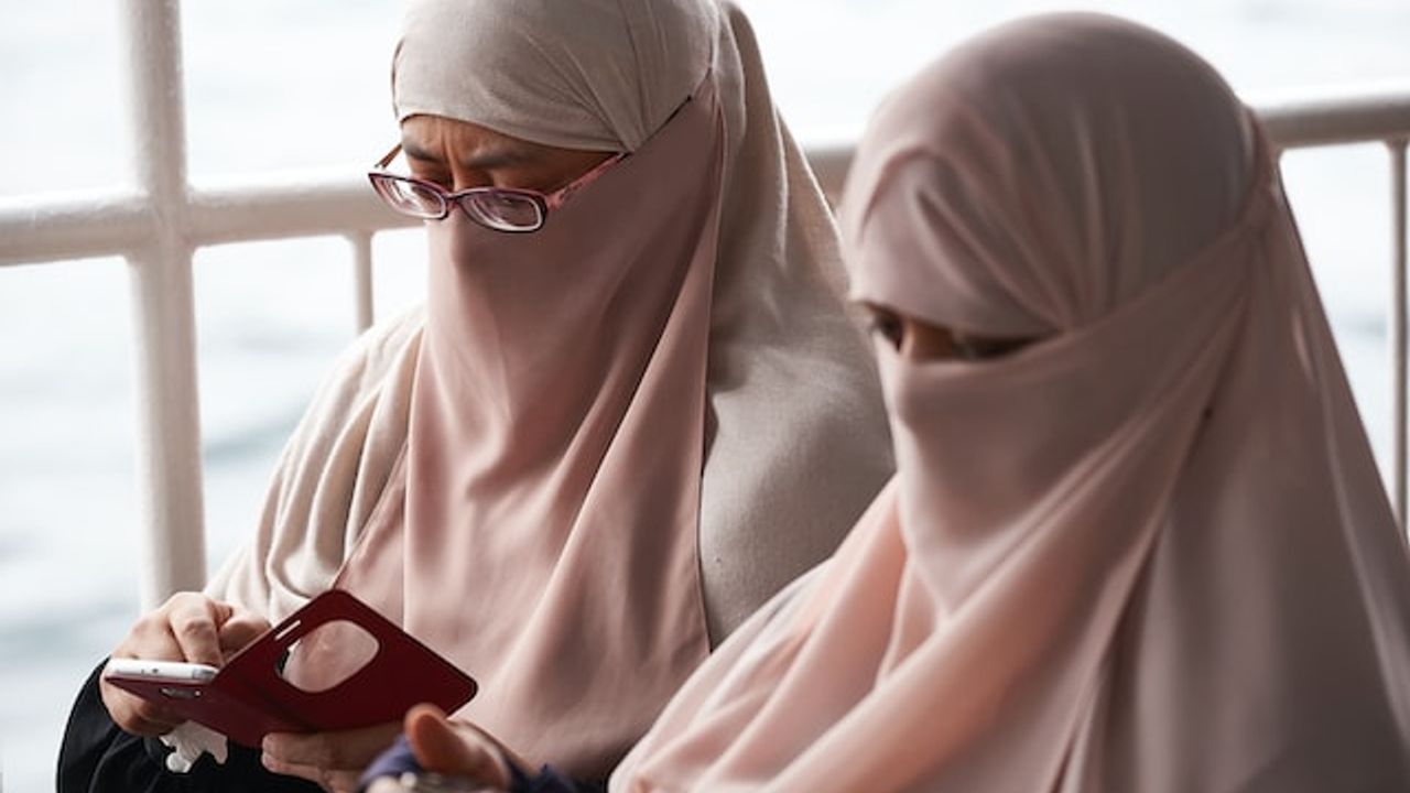 Hollanda’da başkent belediyesi burka yasağının kaldırılması önerisinde bulundu