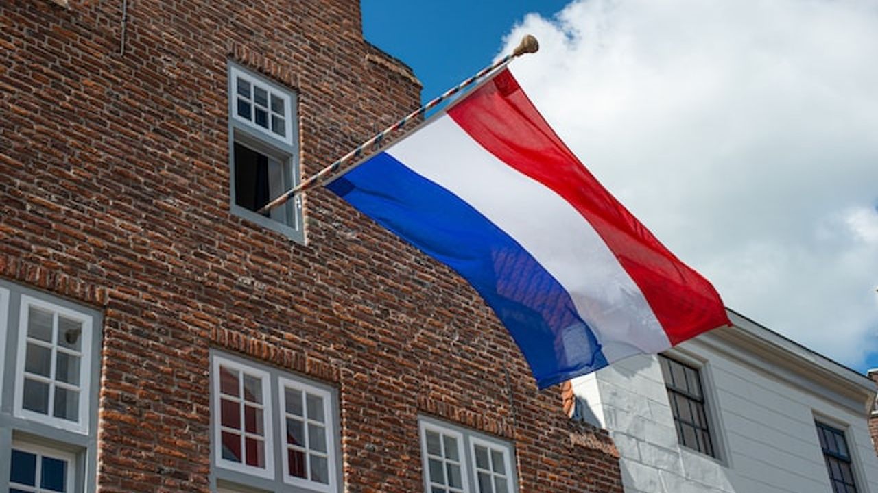 Hollanda’da Uyum Yasası'na karşı imza kampanyası başlatıldı