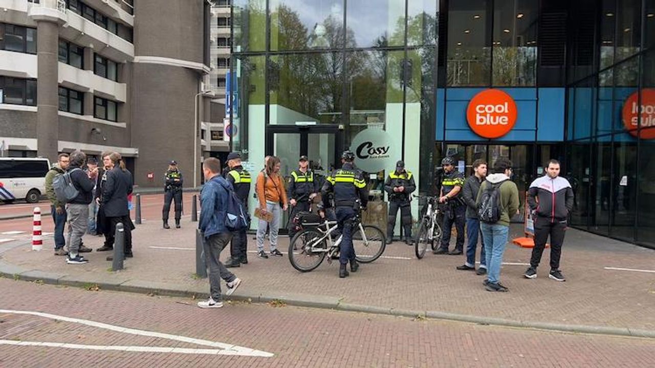 Rotterdam'dan sonra Den Haag kentinde de Kur'an-ı Kerim yakma eylemi iptal edildi