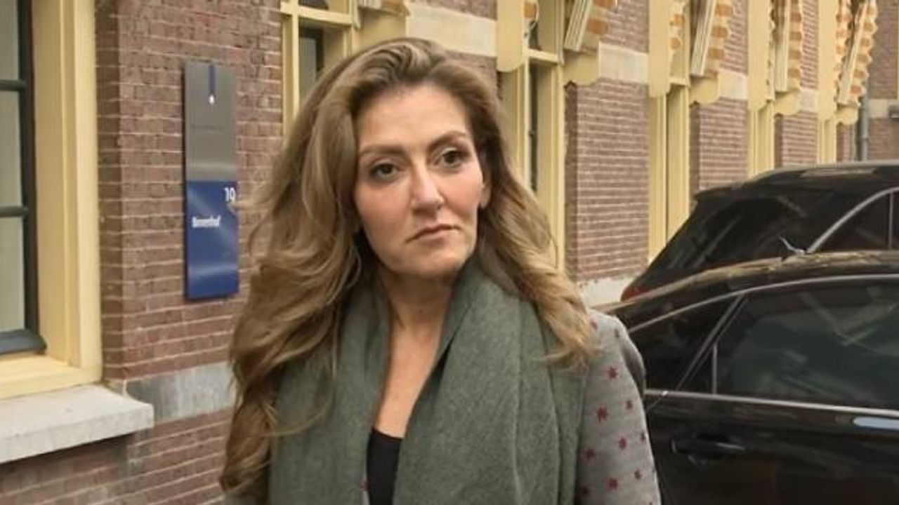 Hollanda Adalet Bakanı Yeşilgöz: Görevde olduğum sürece polis teşkilatında başörtüsüne yer yok