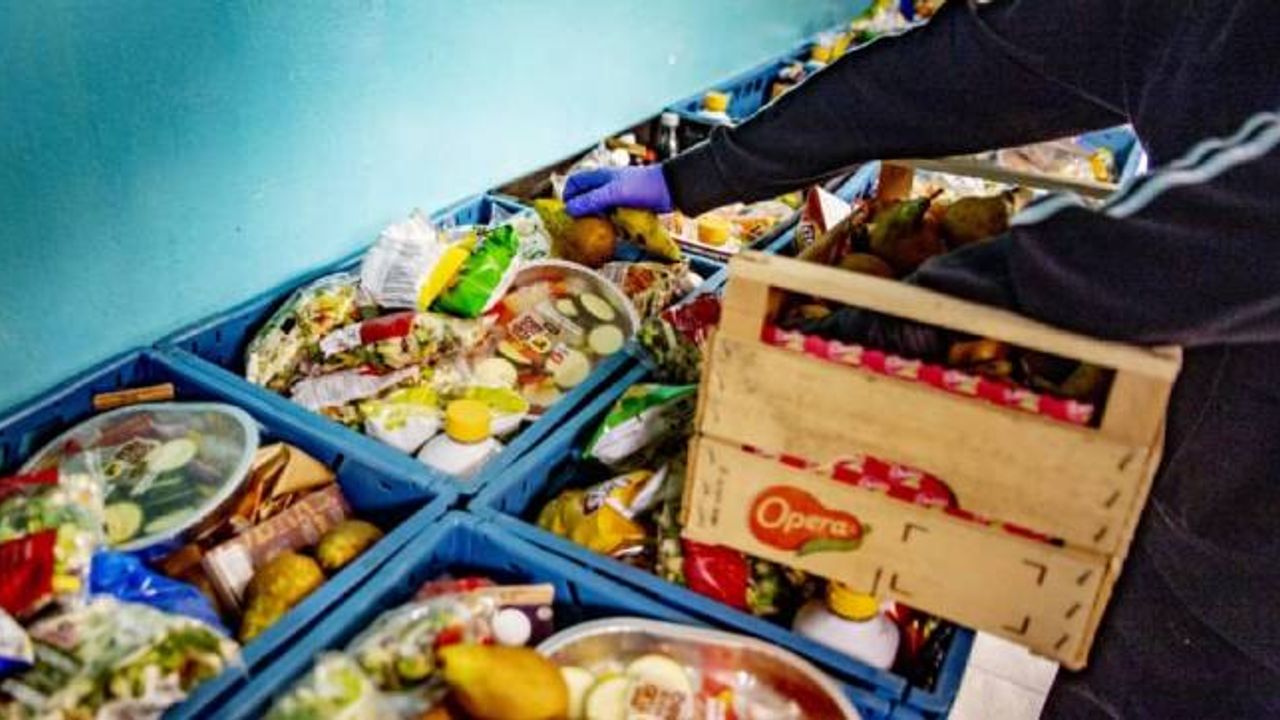 Kızılhaç: Hollanda gibi bir ülkede gıda paketi dağıtıyor olmamız endişe verici