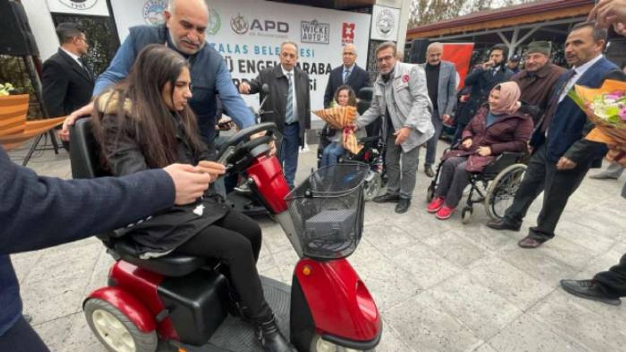 Hollanda’da yaşayan hayırseverlerden Türkiye’de engellilere araç desteği