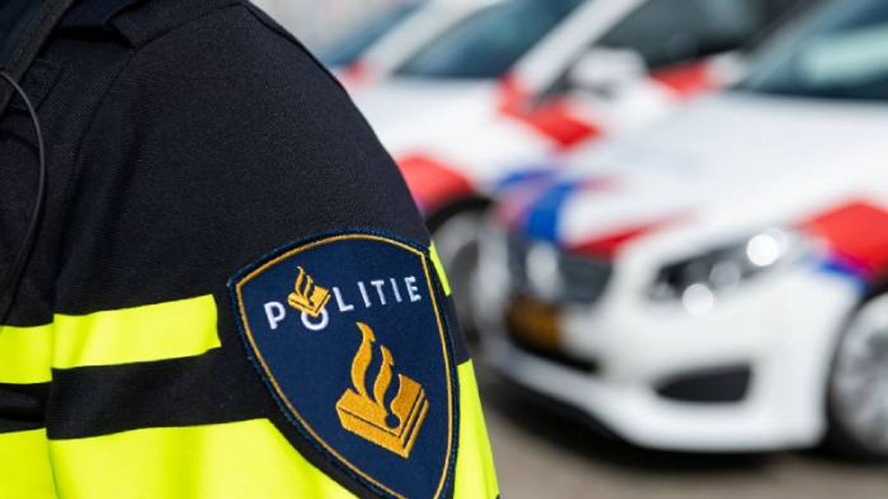 Rotterdam'da bir polis görev bölgesinden bir kadınla ilişki yaşadığı için işten atıldı