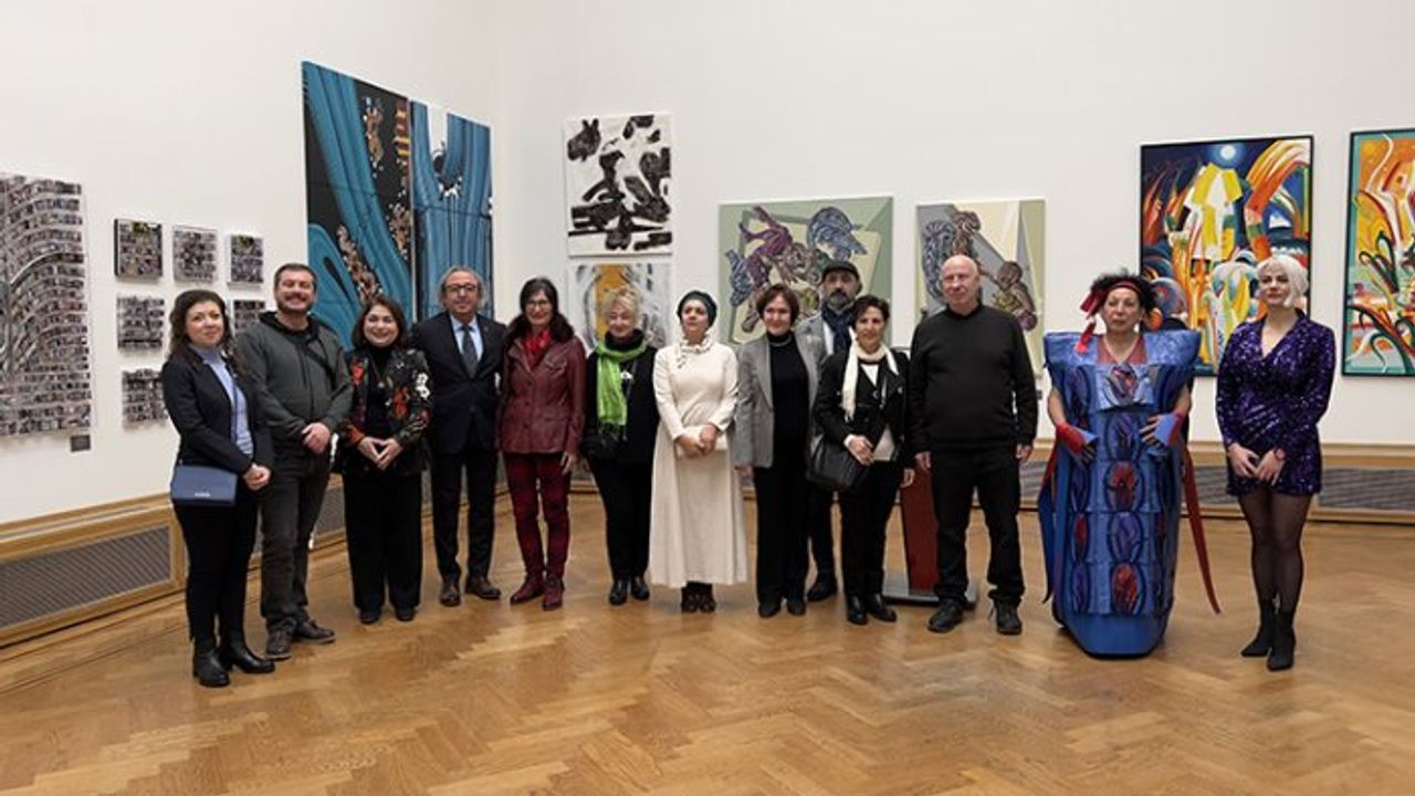 Hollanda'da Türk sanatçıların hazırladığı "Aura" sergisi açıldı