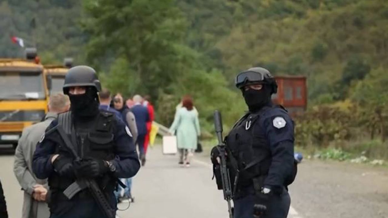 Kosova ile gerginlik yaşayan Sırbistan orduyu alarma geçirdi