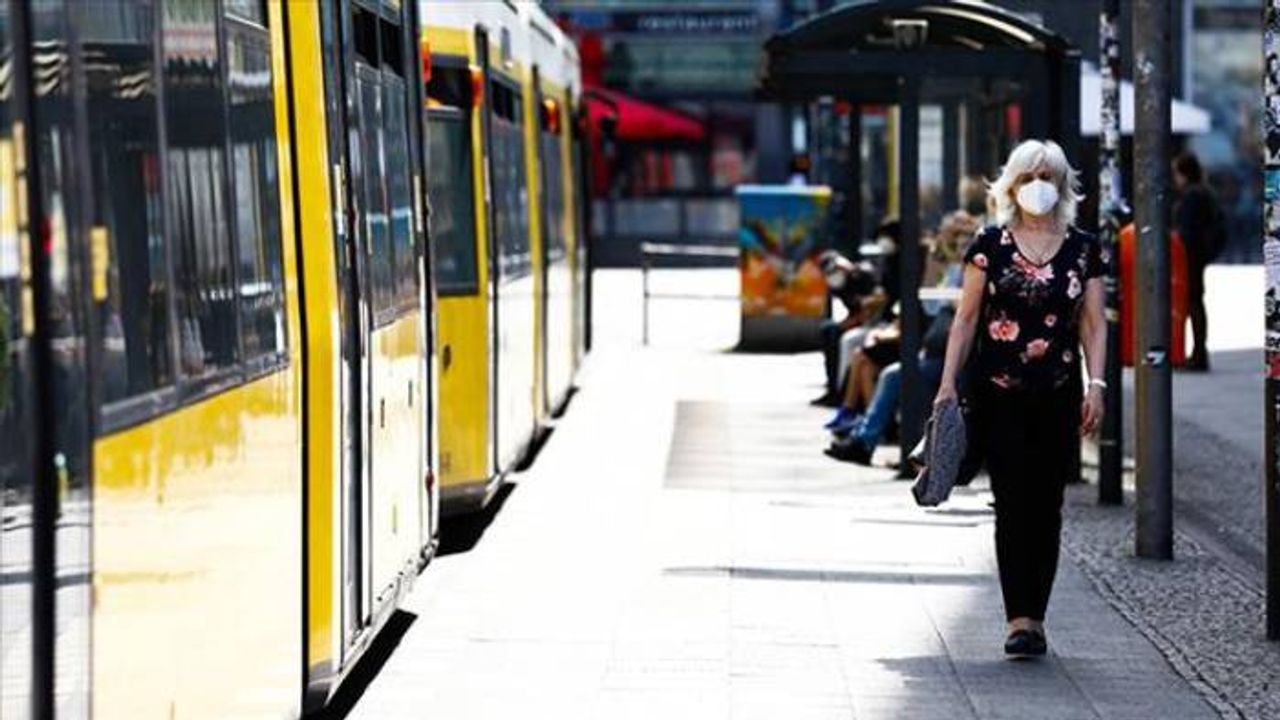 Almanya'da uzun mesafeli toplu taşıma araçlarında maske zorunluluğu kalkıyor