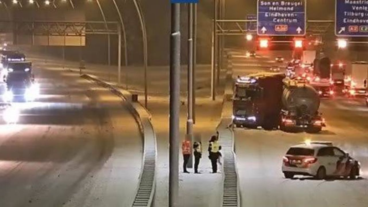 Hollanda’da kar yağışı ve buzlanma kazalara neden oldu