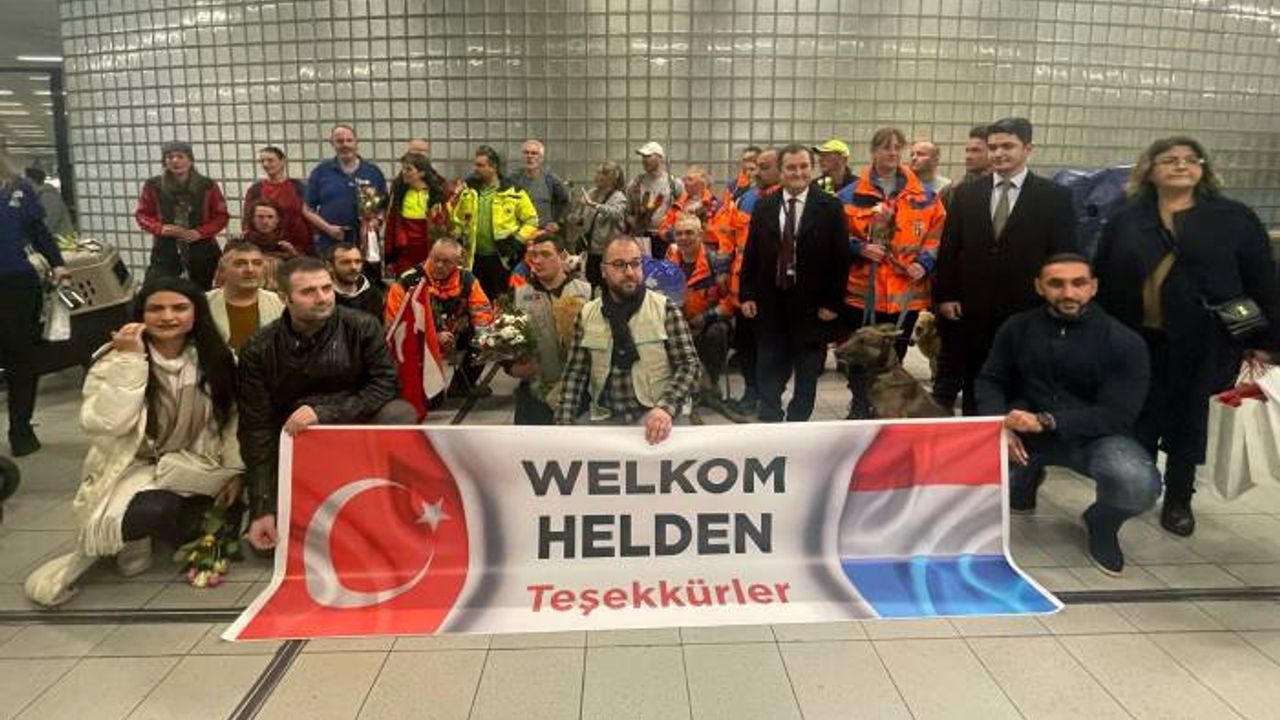 Hollanda’da Türkler yurda dönecek kurtarma ekibini Schiphol'de karşılayacak