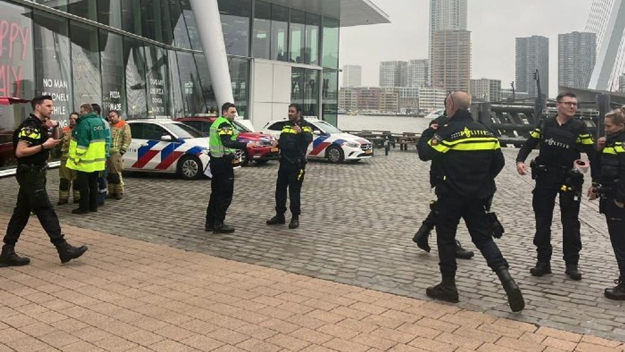 Rotterdam'da bir gökdelen bomba ihbarı üzerine tahliye edildi