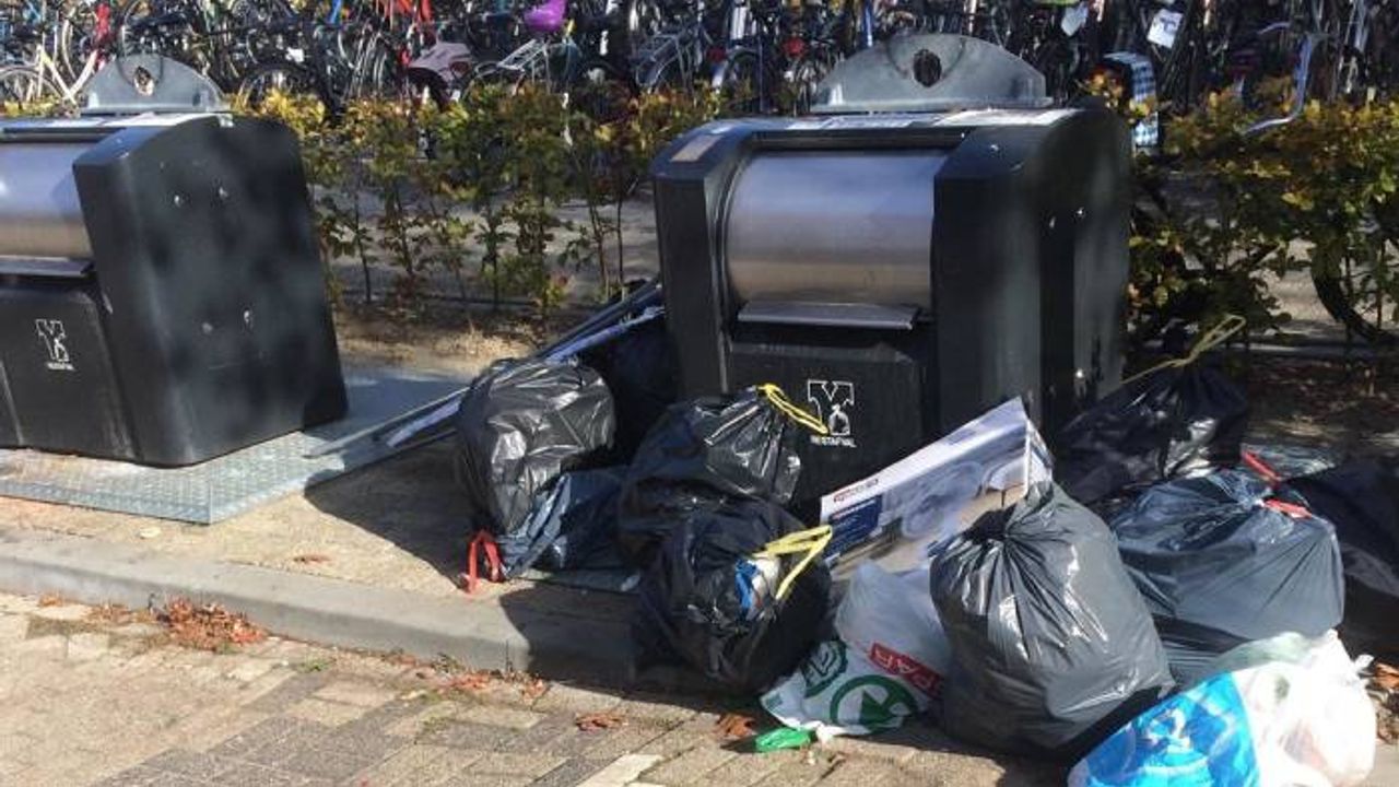 Utrecht'te çöp yığınları oluştu, çöpçülerin grevi ülkeye yayılıyor!