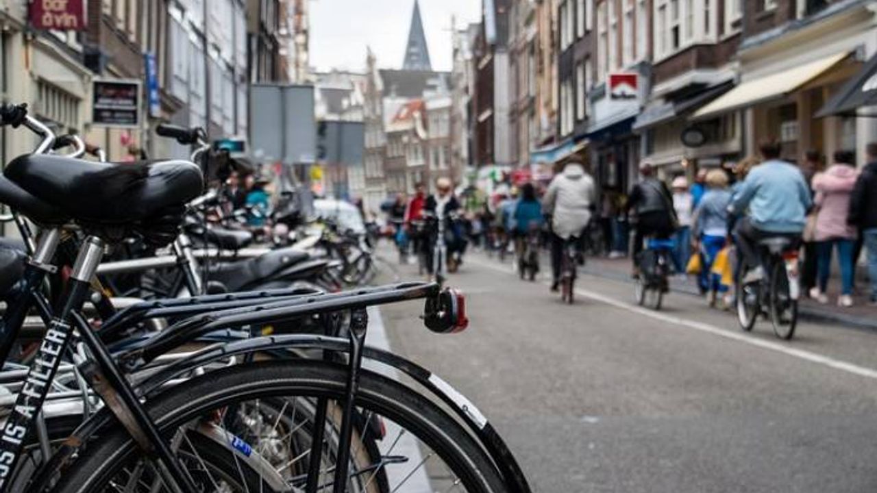 Hollanda ve Belçika'da işe bisikletle gidenlere kilometre ödeneği