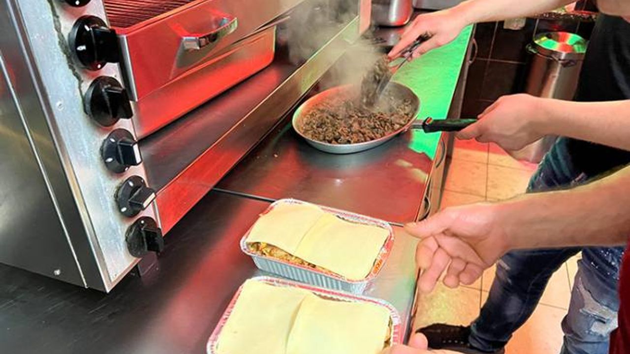 Hollanda'da 2022'nin en çok sipariş edilen yemeği, Türklerin ‘Kapsalon’ döneri