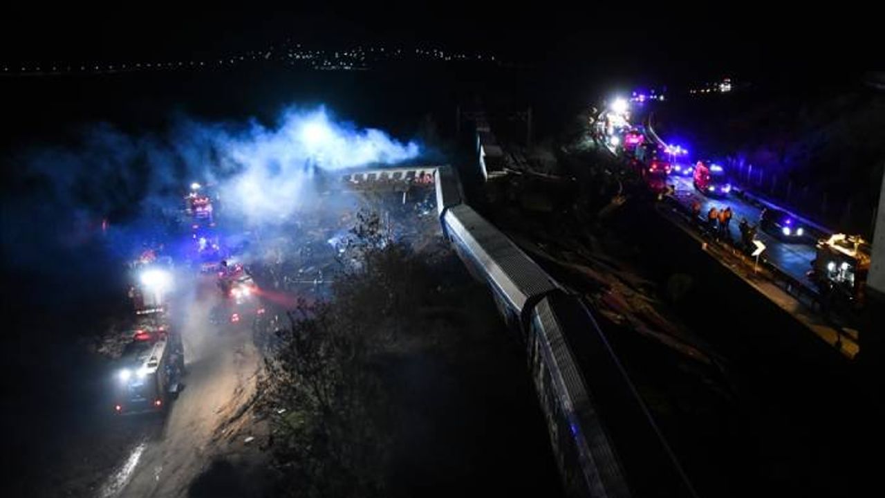 Yunanistan'da tren kazası: 32 ölü, 85 yaralı