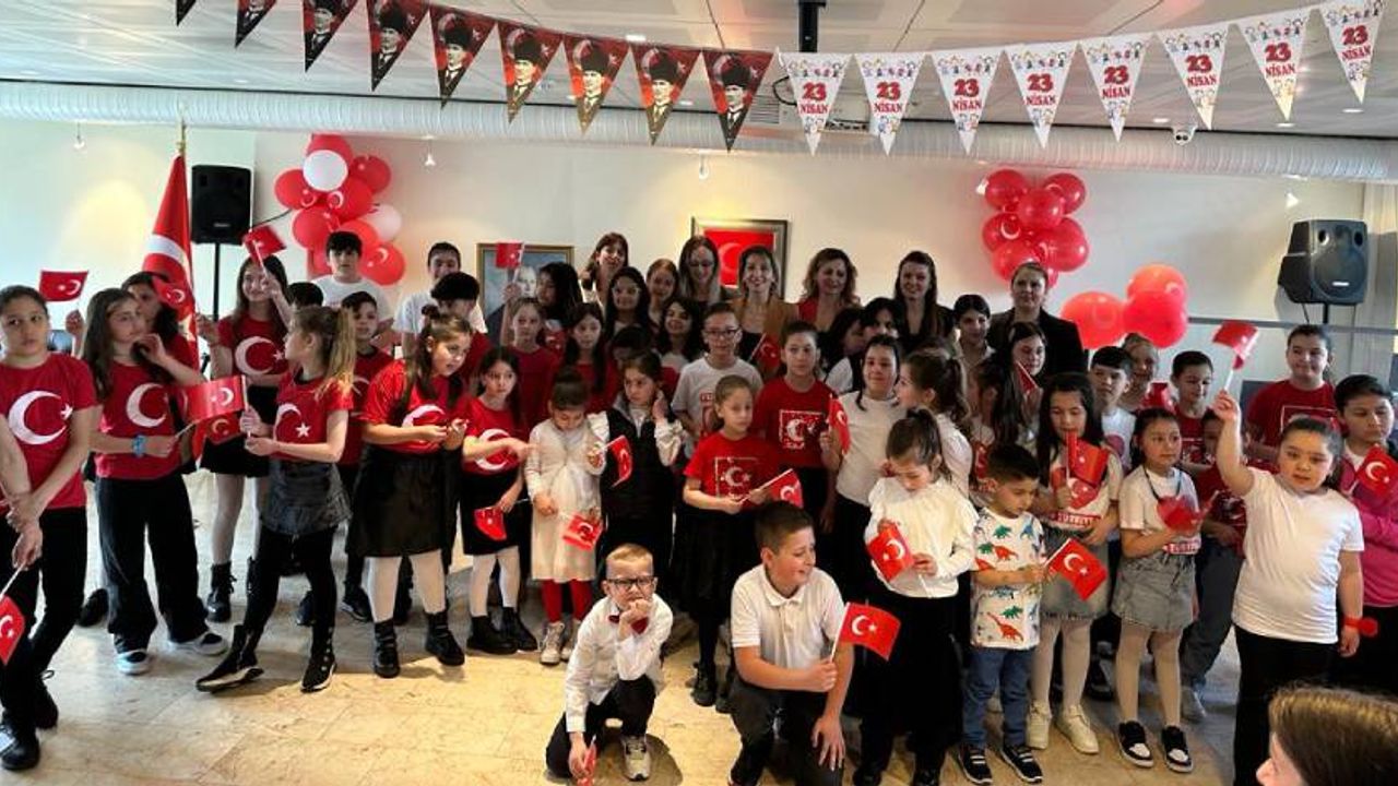 Hollanda’nın dört bir yanında 23 Nisan çocuk bayramı coşkusu yaşandı