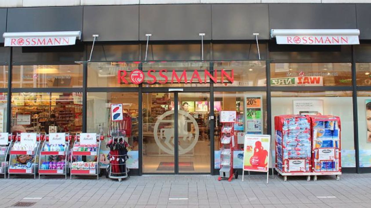 Almanya'da Rossmann mağazalarında nakit para çekme dönemi başlıyor