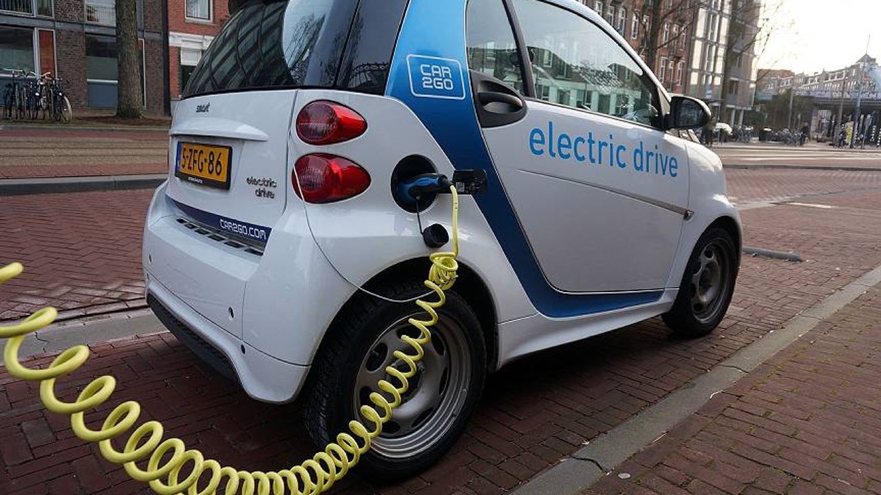Hollanda’da hükümet ikinci el elektrikli araç için maddi destek verecek