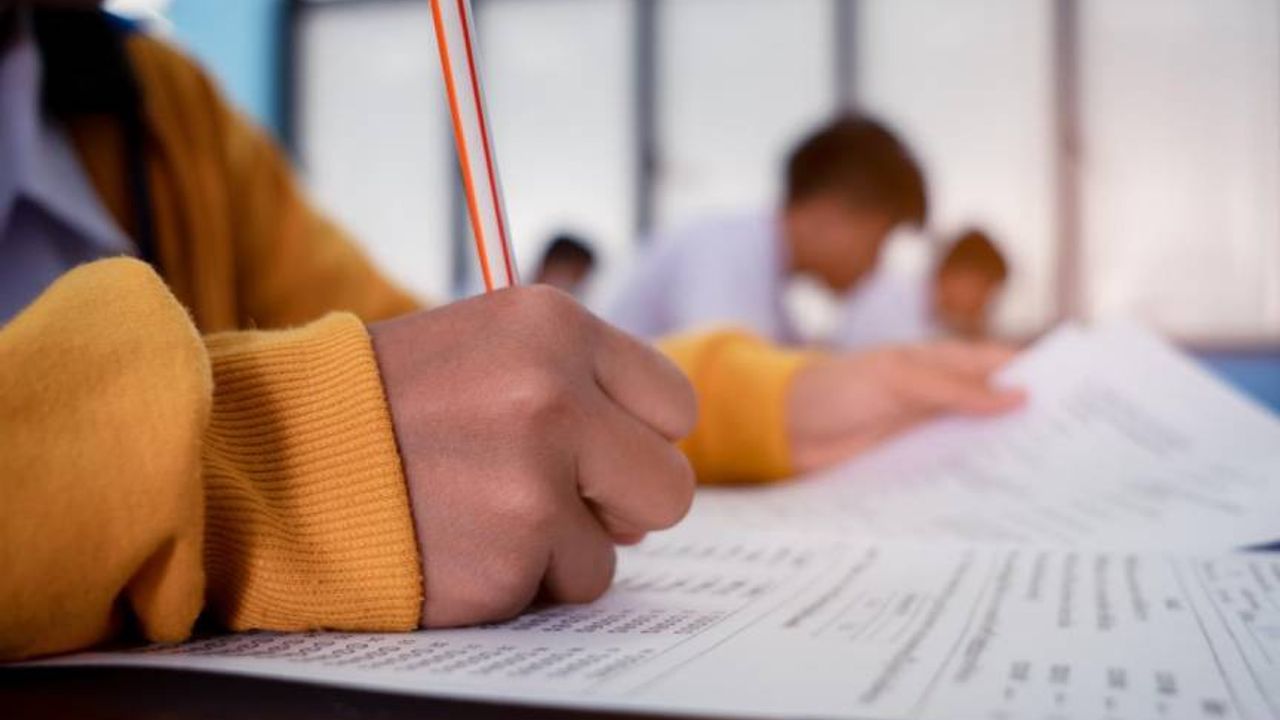 Hollanda'da 8'nci grupların okul belirleme sınavı değişiyor