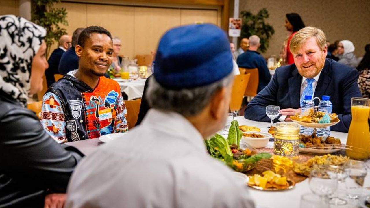 Hollanda Kralı Willem Alexander iftar programına katıldı