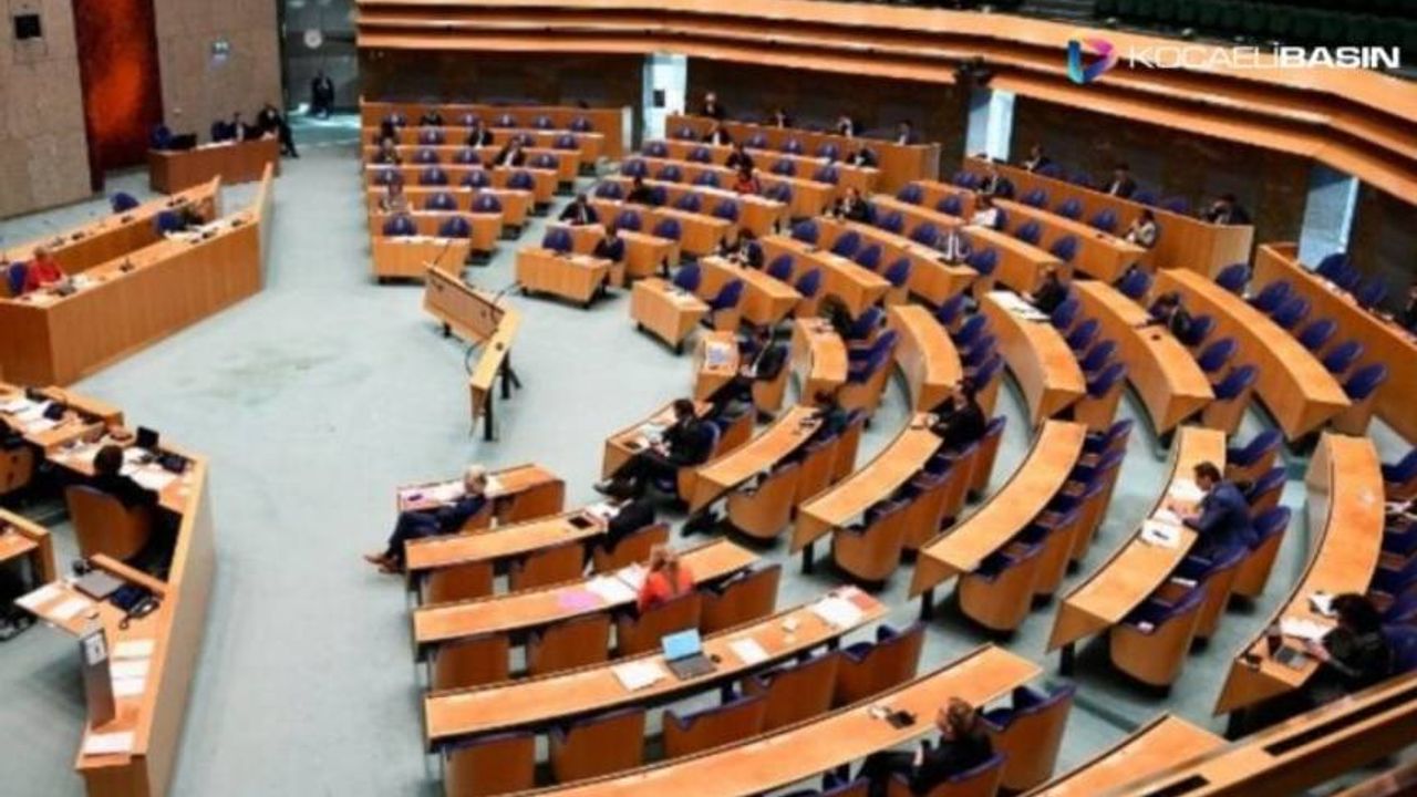 Hollanda’da meclis binası şüpheli paket nedeniyle boşaltıldı