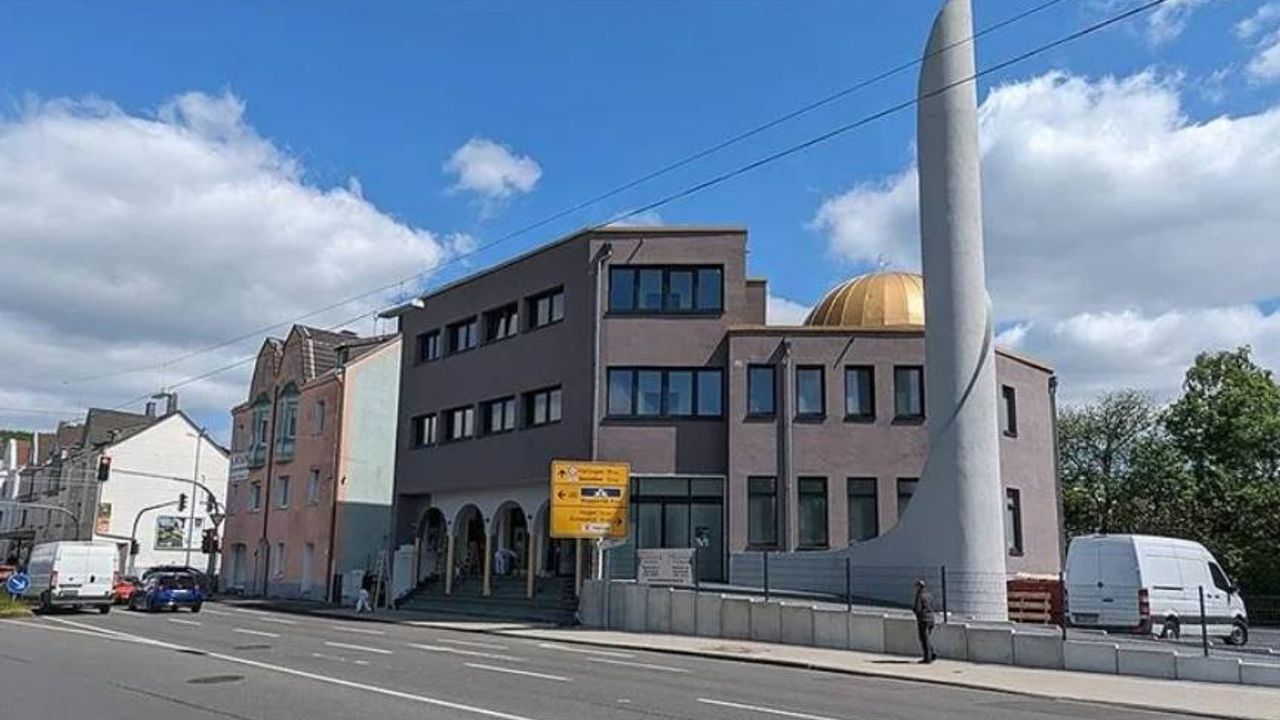Almanya'da DİTİB Schwelm Mescid-i Aksa Camisi ibadete açıldı