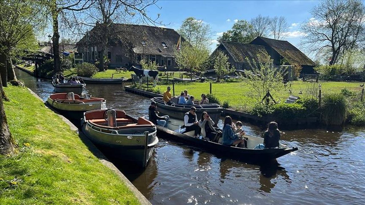 Hollanda'da Venedik'i andıran masalsı köy: Giethoorn 