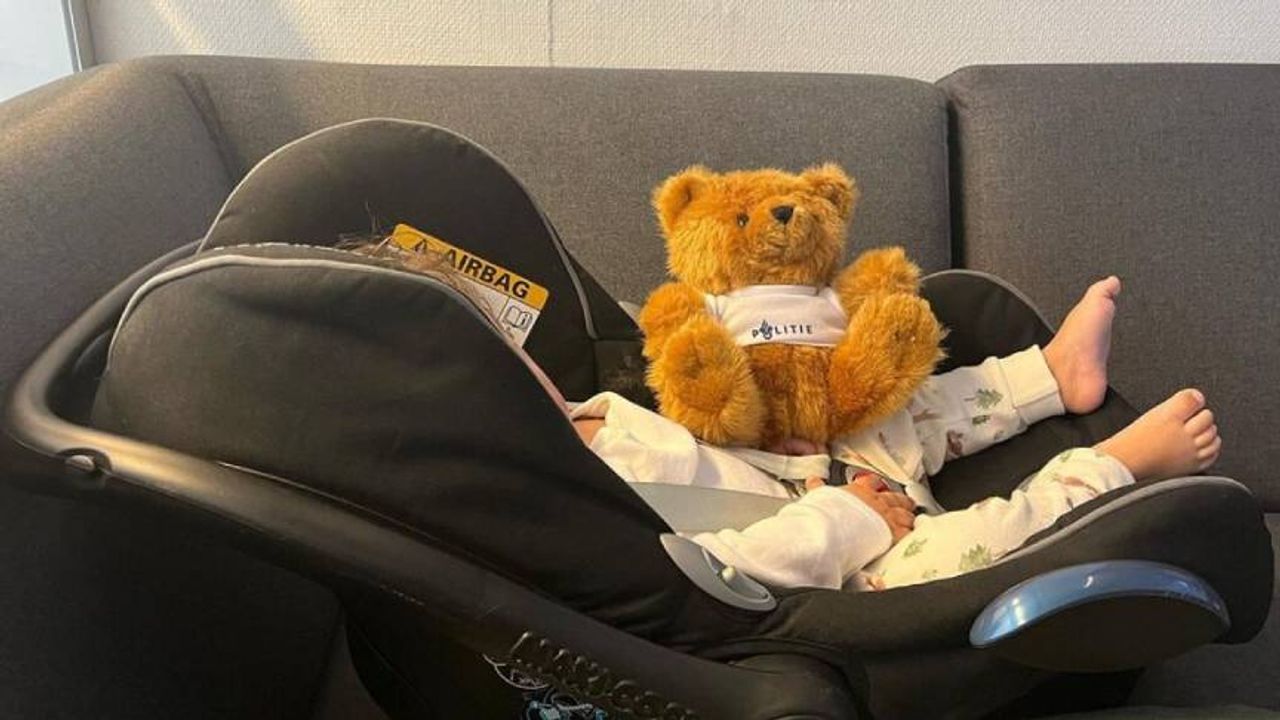 Hollanda polisi anne ve babasının bakmak istemediği 7 aylık bebeğe sahip çıktı
