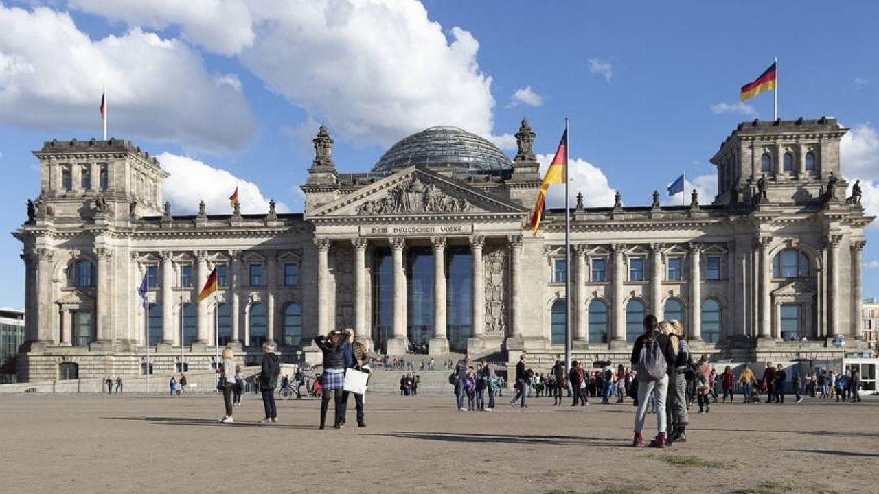 Almanya’ya turist vizesiyle gelip iş bulanlara büyük kolaylık sağlanacak