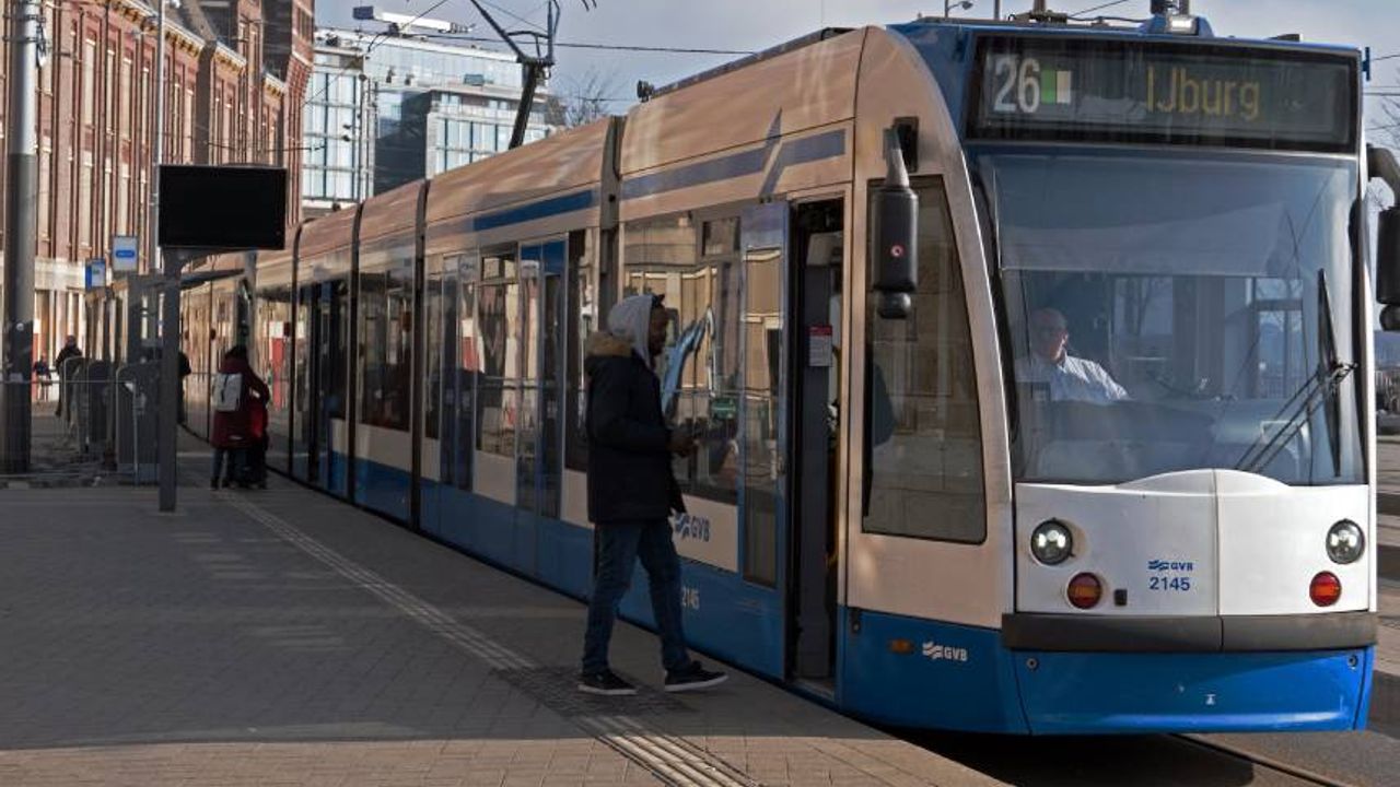Amsterdam’da tramvay ve otobüs içinde bilet satışı kaldırılıyor