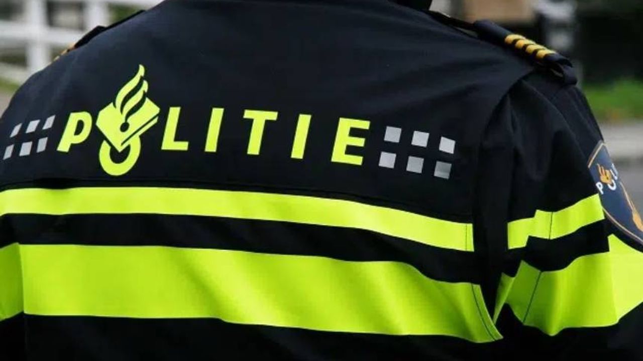Hollanda’da ırkçılıktan yargılanan polisin Yabancılar Şubesine ataması geri çekildi