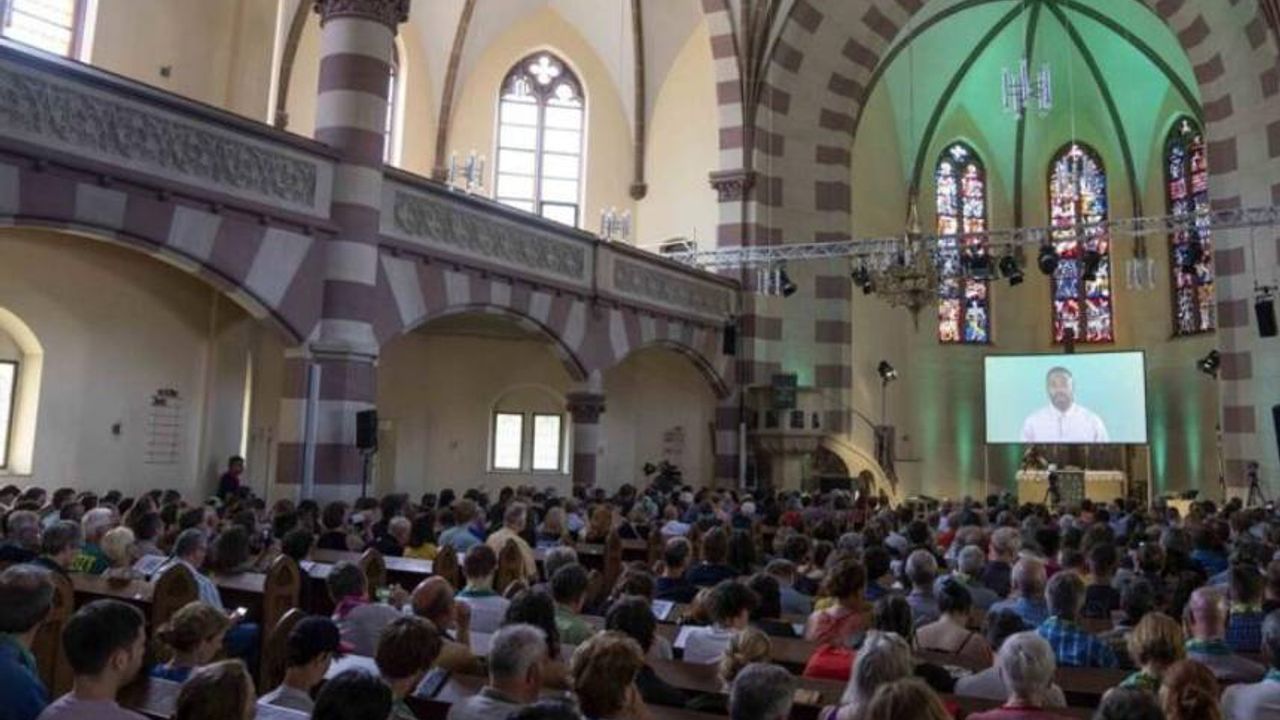 Almanya'da bir kilise ayin için yapay zeka destekli avatar kullandı