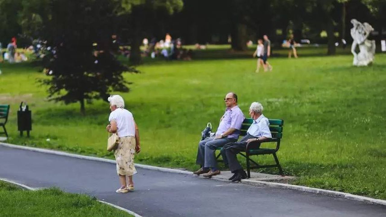 Almanya’da geçinemediği için temel yardıma başvuran emeklilerin sayısı artıyor