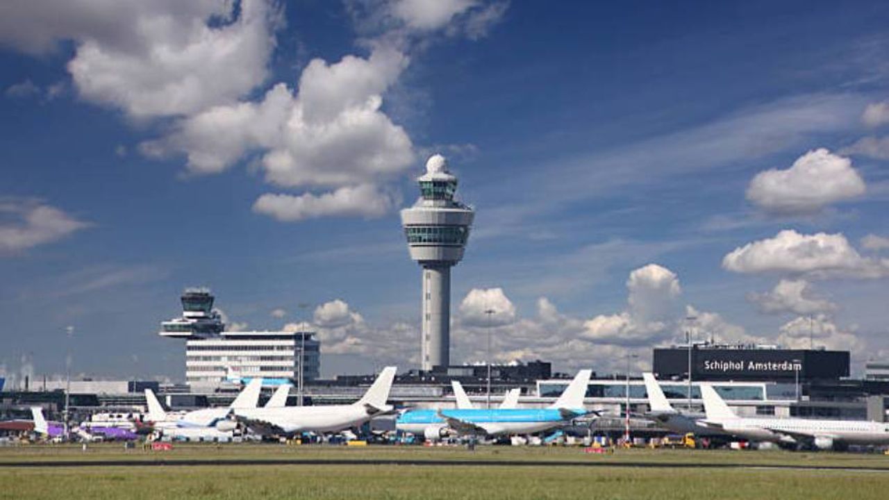 Amsterdam, Schiphol Havalimanı'ndaki uçuşların yüzde 12 azaltılmasını istiyor