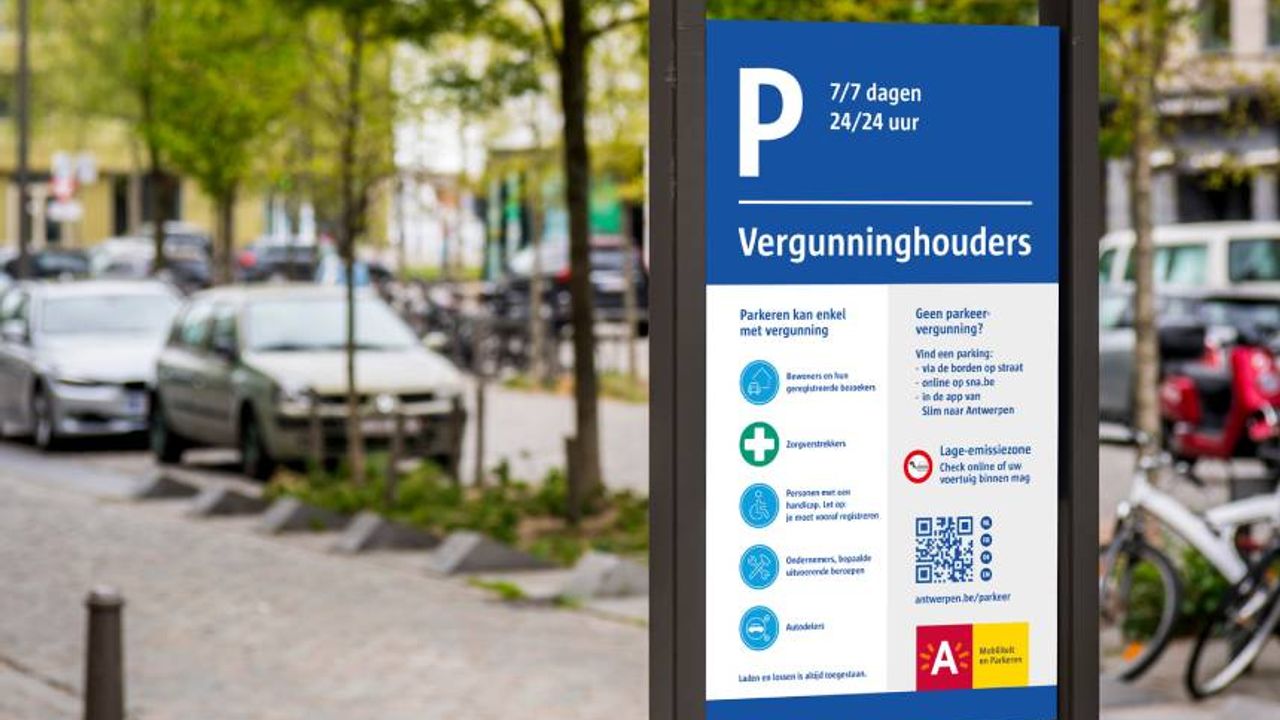 Belçika'nın Antwerpen şehri turistlere sokakta park etme yasağı getirdi