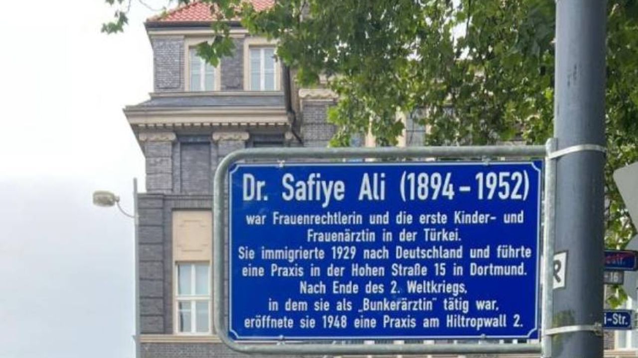 Almanya'nın da bir sokağa Türkiye'nin ilk kadın doktoru Safiye Ali'nin adı verildi