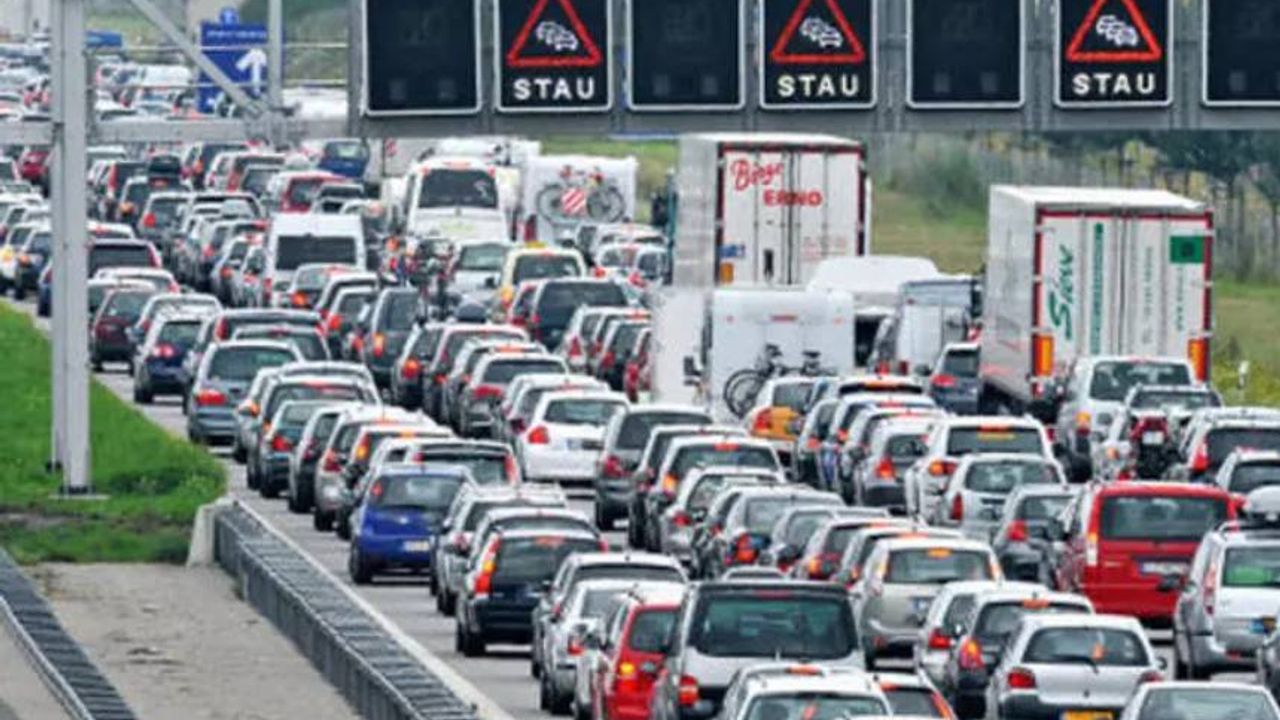 Almanya’da bu hafta sonu ülke genelinde trafik yoğunluğu yaşanacak