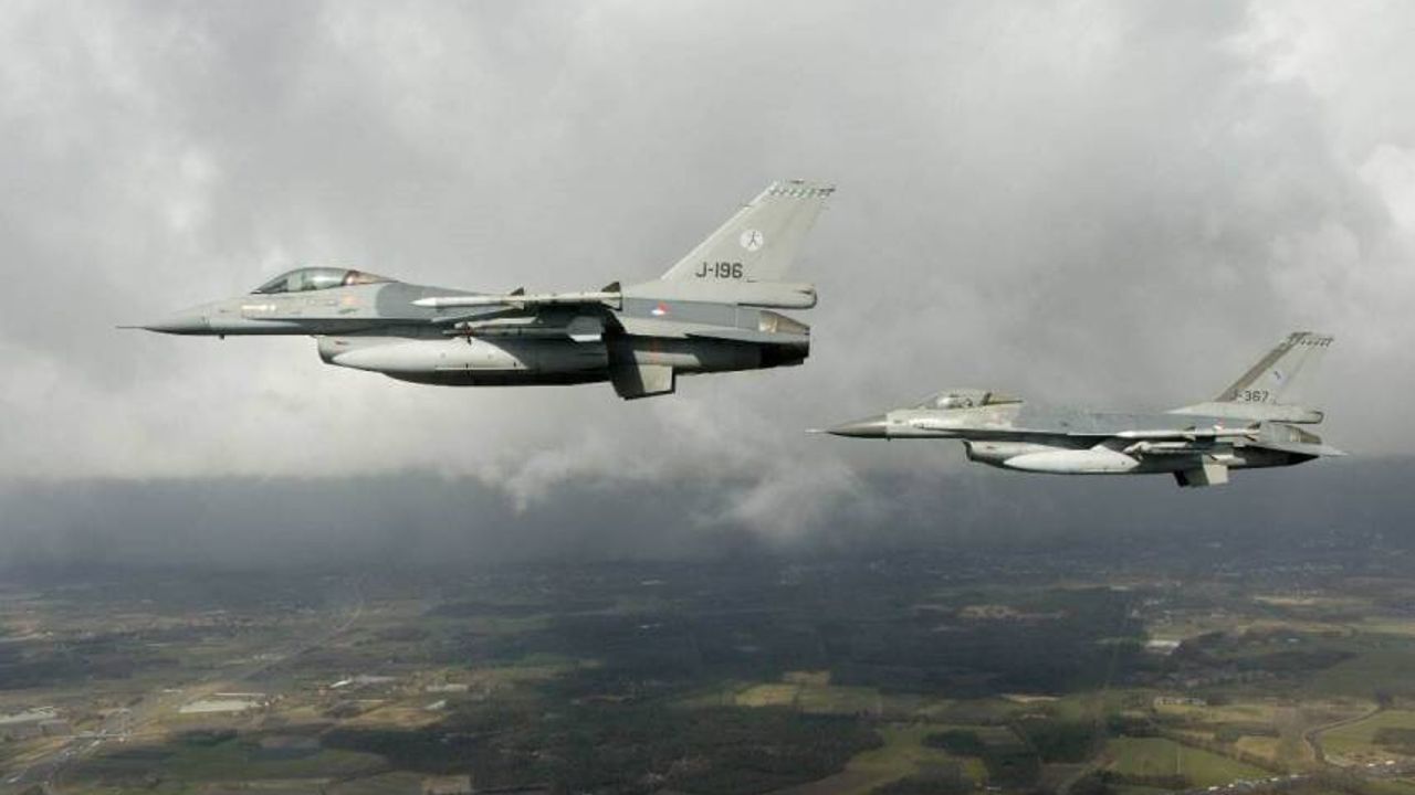 Hollanda hava sahasına yaklaşan 2 Rus savaş uçağı durduruldu