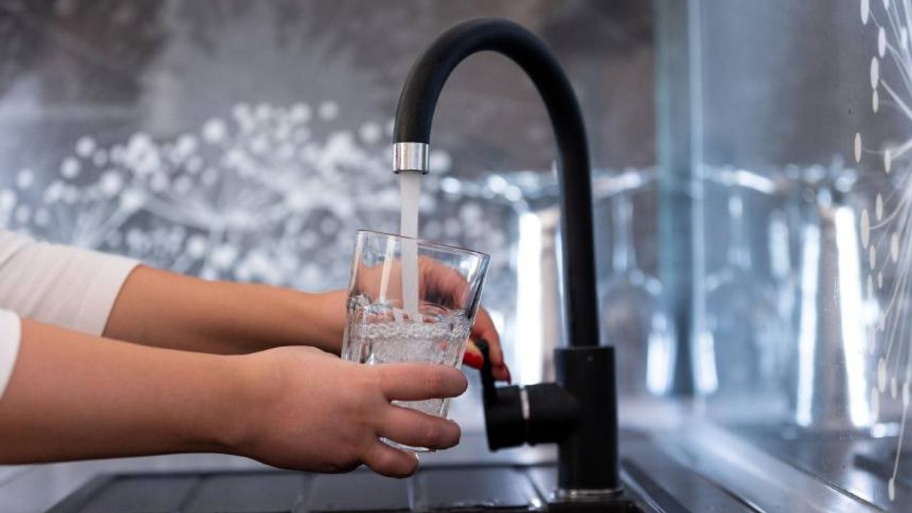 Hollanda’da 2024’de içme suyu fiyatlarına zam geliyor