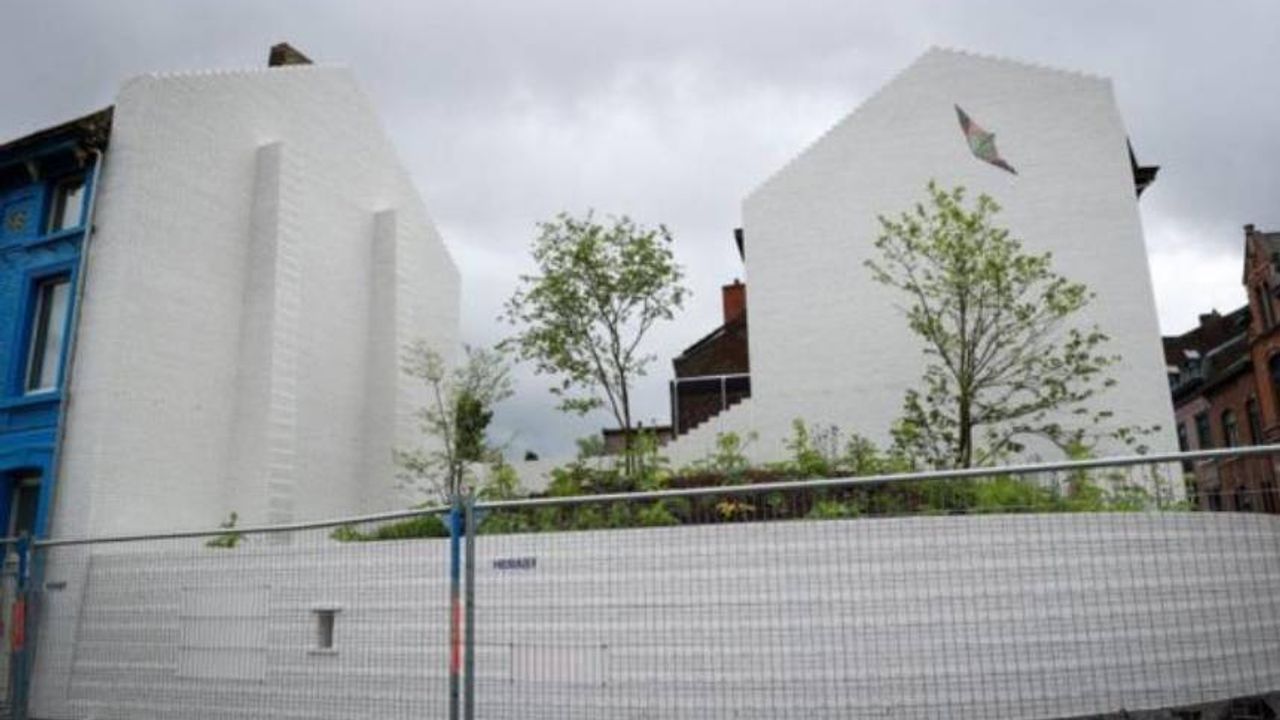 Belçikalı seri katil Dutroux'nun ‘korku evi’ yıkıldı ve anıt parka dönüştürüldü