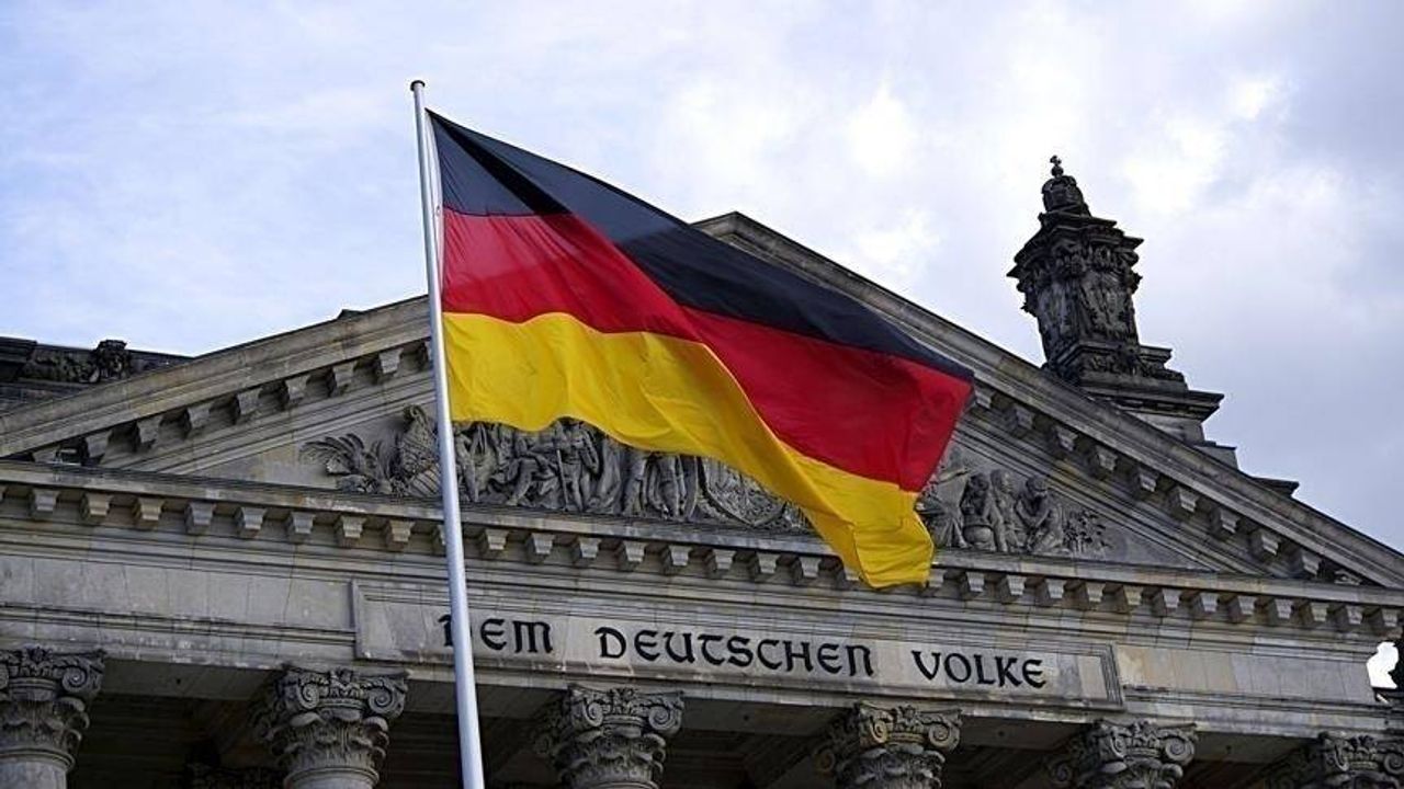 Almanya’da hükümetin yeni bütçe planı birçok alanda kesinti yapılacağını gösterdi