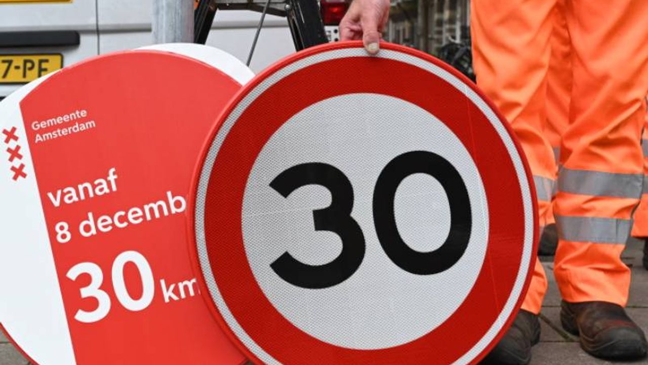 Amsterdam’ın büyük bölümünde bu ay itibariyle hız sınırı 30 km’ye düşüyor