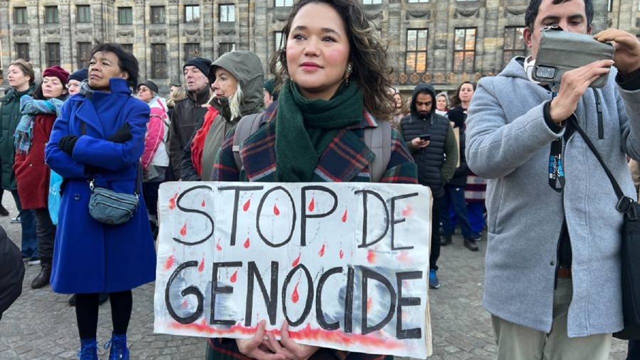 Hollanda’da yüzlerce kişi Gazze’de ateşkes için sokağa çıktı