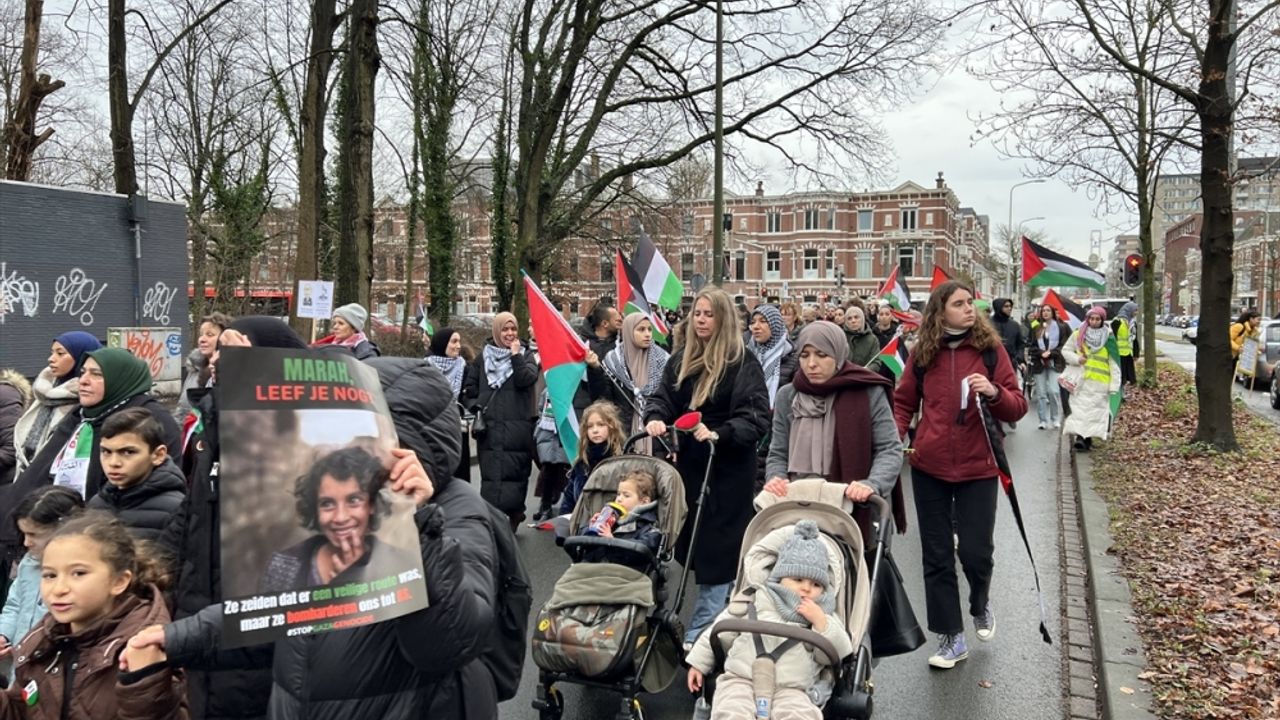 Hollanda'da çocuklar Filistin'e destek için Uluslararası Ceza Mahkemesine yürüdü