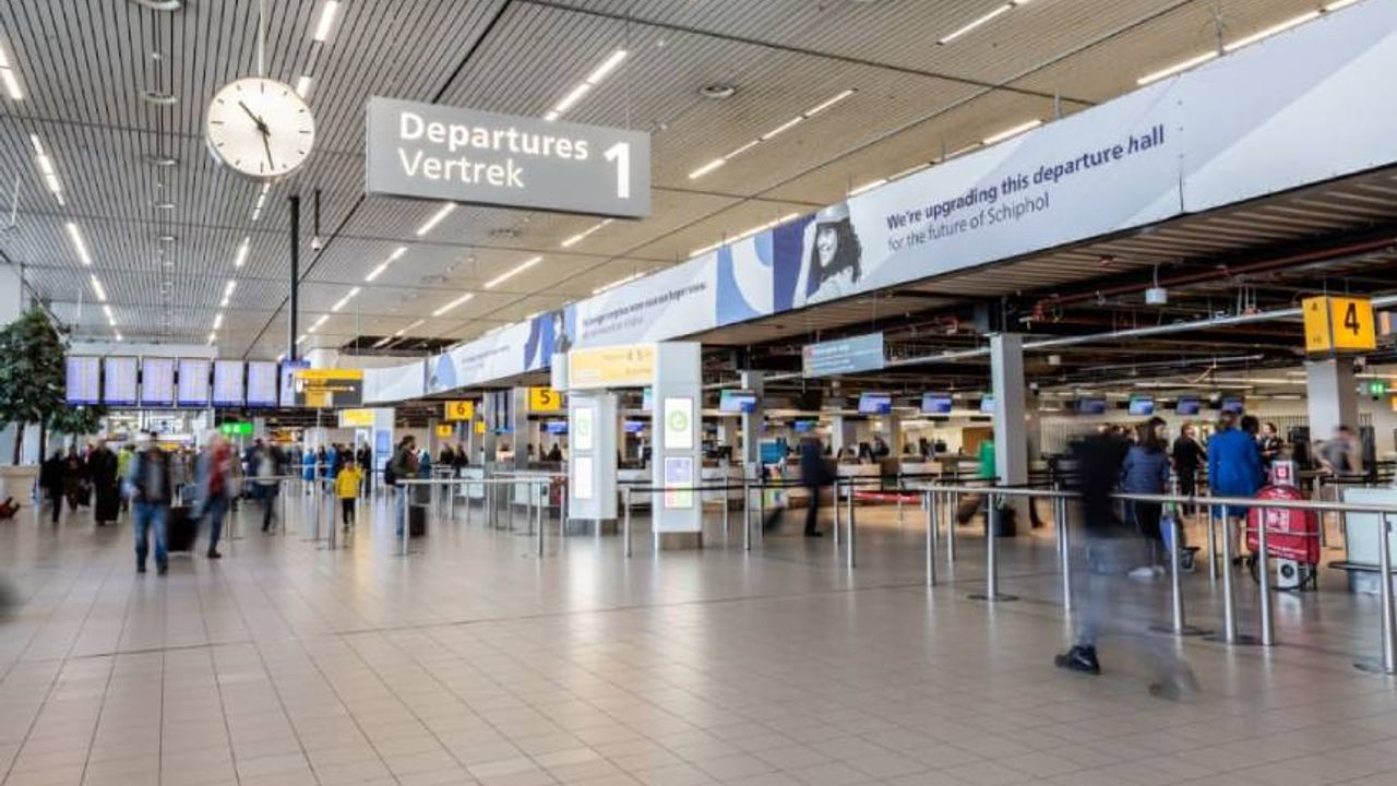 Hollanda'da hava şartları nedeniyle yüzlerce uçuşta gecikme ve iptaller yaşanıyor
