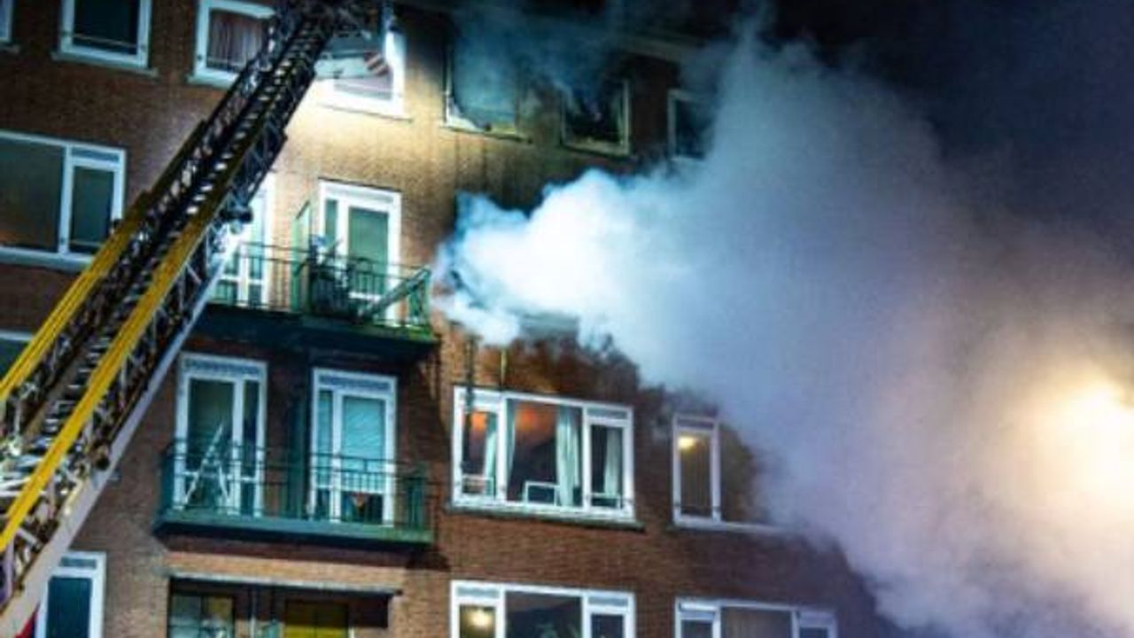 Rotterdam’da bir evde çıkan yangında bir kişi öldü, 16 ev boşaltıldı