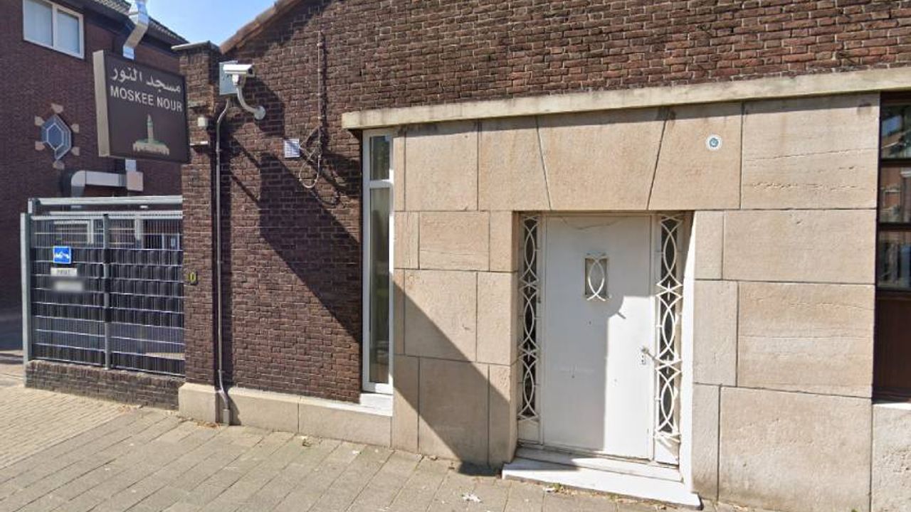 Hollanda’da bir camiye ırkçı saldırı gerçekleştirildi