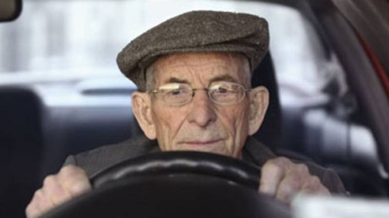 Hollanda'da 75 yaş üstü binlerce şoför yeniden ehliyet sınavına girmek zorunda kaldı