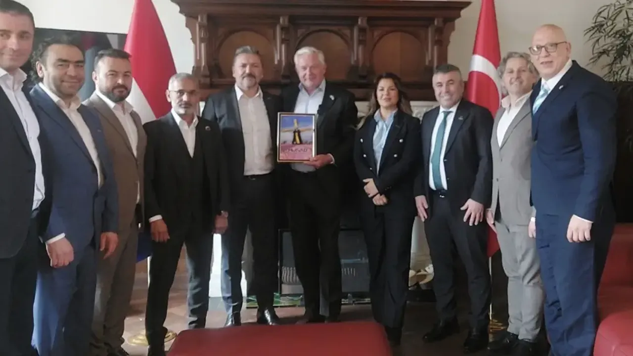 MÜSİAD Hollanda heyeti, Amersfoort Fahri Konsolosluğu’nu ziyaret etti