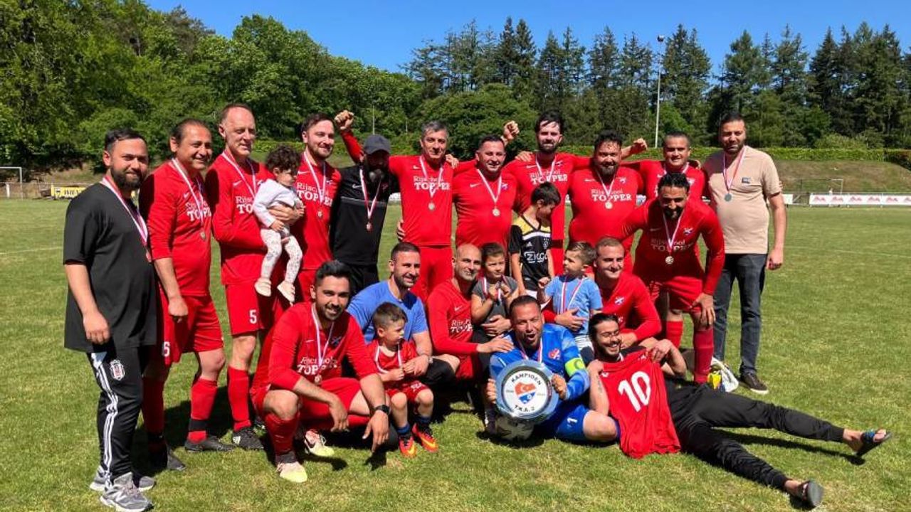 Apeldoorn Türkgücü namağlup şampiyon oldu