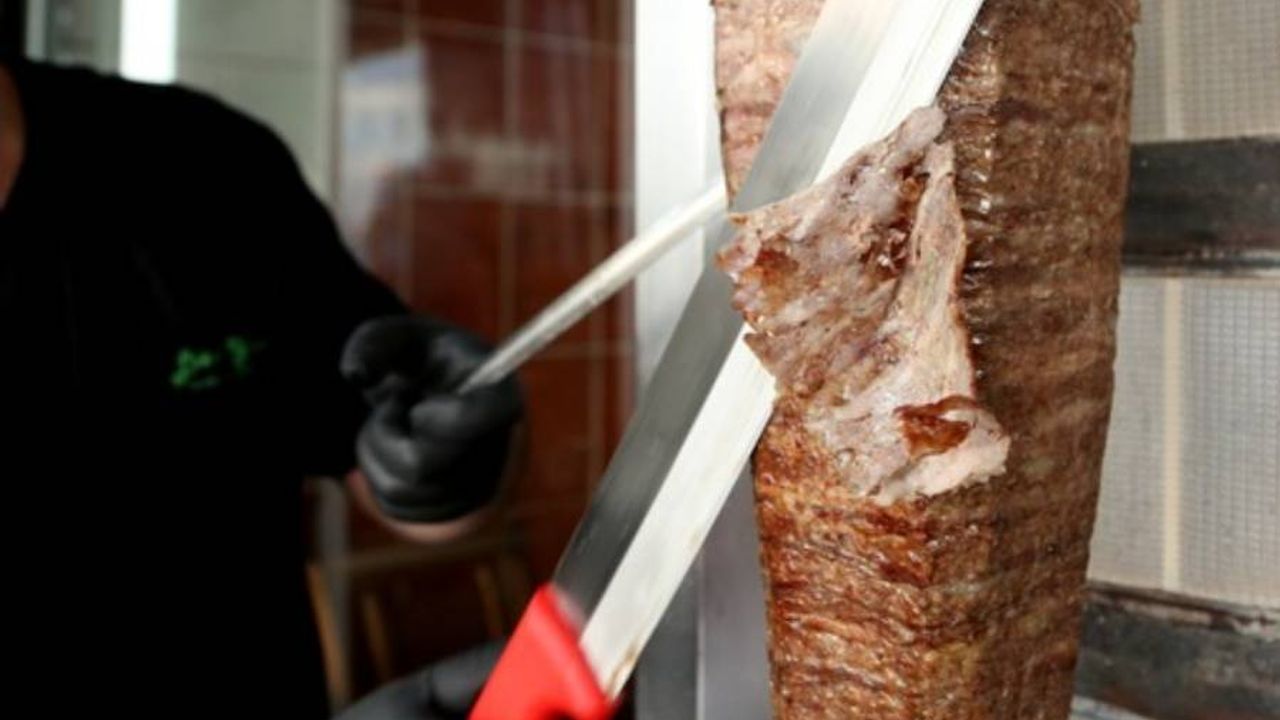 Fransa’da kebapçı skandalı: Helal et diye domuz eti satmışlar!